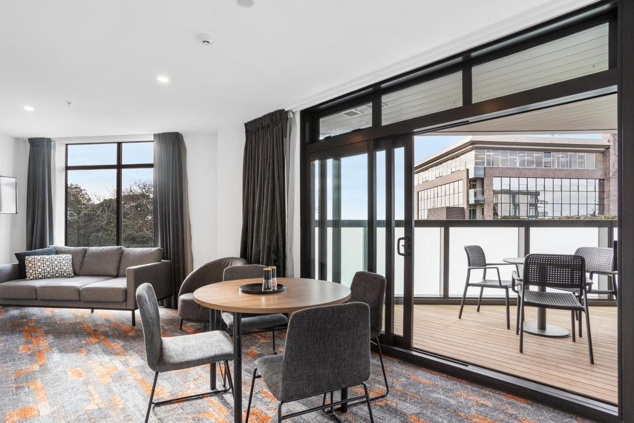 Ramada By Wyndham Newmarket Auckland Exterior foto